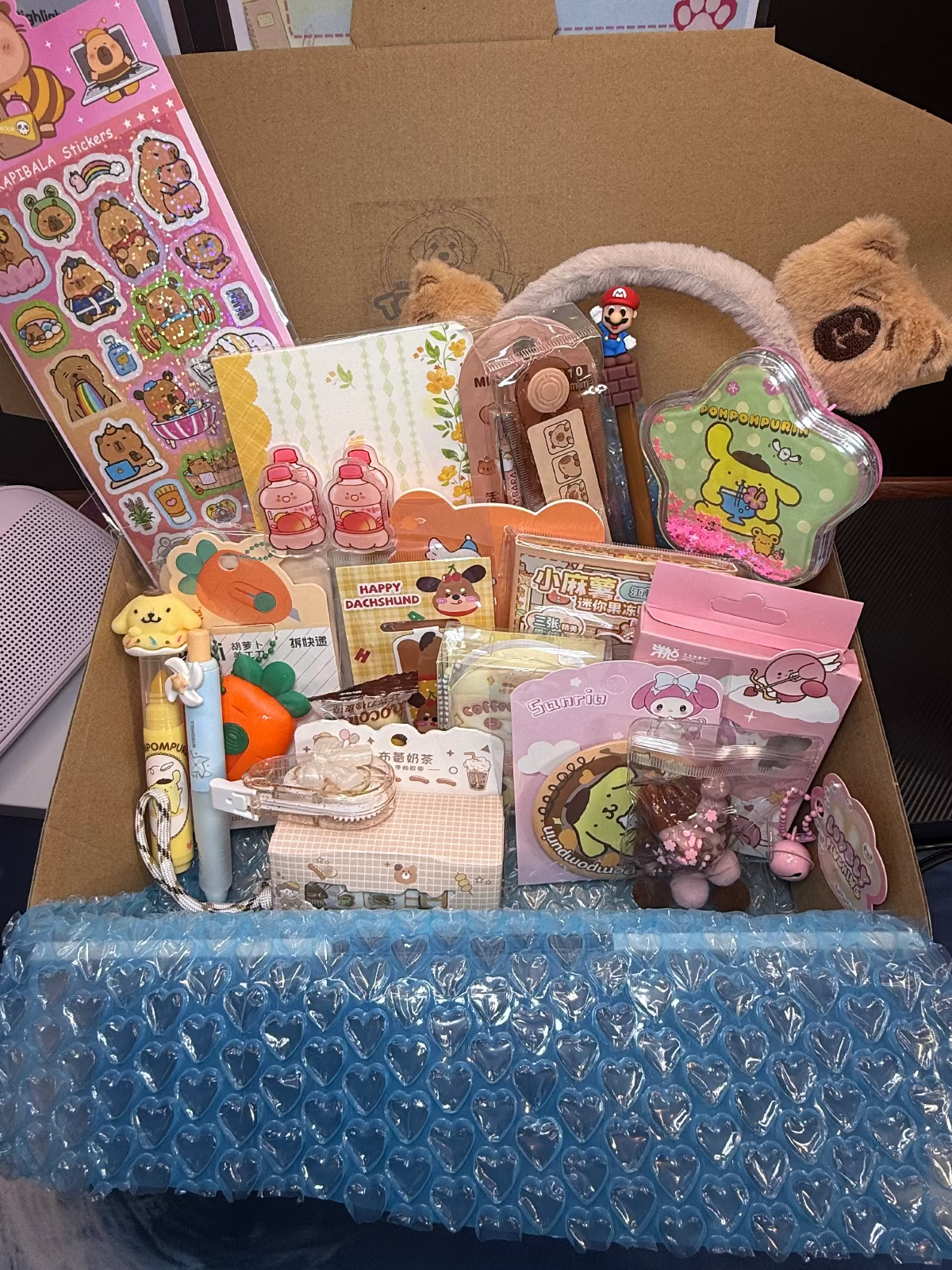 Example of Toffee's Fresh Scoop, including various stationeries such as highlighter, kawaii pen, correction tape, washi tape, pocket mirror, mini squishy, activity book, bookmark, box cutter, paper clip, ruler, hair brush, headband, sticket note, memo pad, sticker sheet...etc